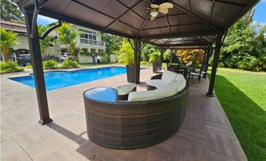 VENTA O ALQUILER CASA ALTOS DE GOLF 2550M2 MODERNA CON PISCINA MLD