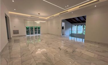 VENTA O ALQUILER CASA ALTOS DE GOLF 2550M2 MODERNA CON PISCINA MLD