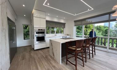 VENTA O ALQUILER CASA ALTOS DE GOLF 2550M2 MODERNA CON PISCINA MLD