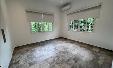 VENTA O ALQUILER CASA ALTOS DE GOLF 2550M2 MODERNA CON PISCINA MLD