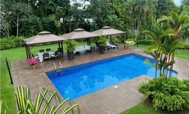 VENTA O ALQUILER CASA ALTOS DE GOLF 2550M2 MODERNA CON PISCINA MLD