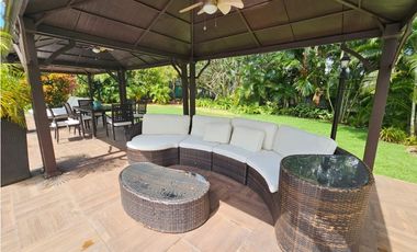 VENTA O ALQUILER CASA ALTOS DE GOLF 2550M2 MODERNA CON PISCINA MLD