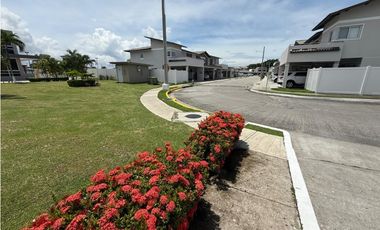 SEA CONFIABLE VENDE HERMOSA CASA LISTA PARA ENTREGAR EN COSTA SUR