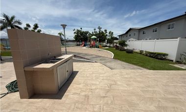 SEA CONFIABLE VENDE HERMOSA CASA LISTA PARA ENTREGAR EN COSTA SUR