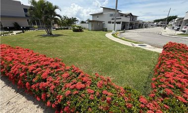 SEA CONFIABLE VENDE HERMOSA CASA LISTA PARA ENTREGAR EN COSTA SUR