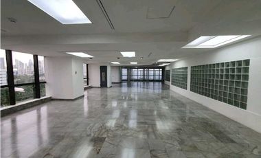 OFICINA EN AVENIDA BALBOA TORRE BAC 250M2 CON VISTAS AL MAR