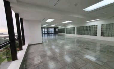 OFICINA EN AVENIDA BALBOA TORRE BAC 250M2 CON VISTAS AL MAR