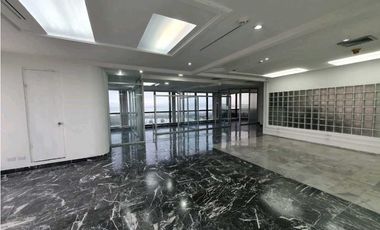 OFICINA EN AVENIDA BALBOA TORRE BAC 250M2 CON VISTAS AL MAR