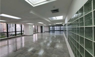 OFICINA EN AVENIDA BALBOA TORRE BAC 250M2 CON VISTAS AL MAR