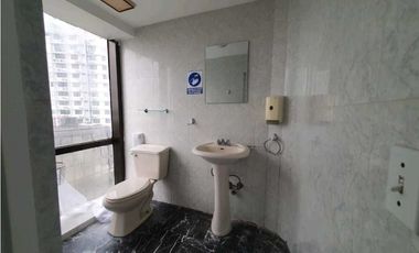 OFICINA EN AVENIDA BALBOA TORRE BAC 250M2 CON VISTAS AL MAR
