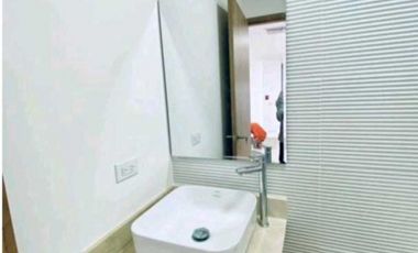 SE ALQUILA OFICINA DE 75 M2 EN LA AV.BALBOA, PH BOC, VISTA AL MAR