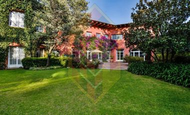 VENDE  O RENTA CASA EN CALLE CERRADA EN LOMAS ALTAS