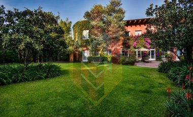 VENDE  O RENTA CASA EN CALLE CERRADA EN LOMAS ALTAS