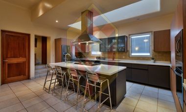 VENDE  O RENTA CASA EN CALLE CERRADA EN LOMAS ALTAS