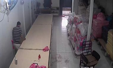 DIJUAL CEPAT Rumah/pabrik konveksi 2 lt di jl Pejagalan 5, Jktbar