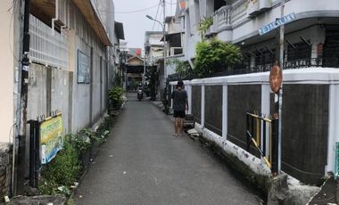 DIJUAL CEPAT Rumah/pabrik konveksi 2 lt di jl Pejagalan 5, Jktbar