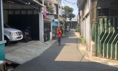 DIJUAL CEPAT Rumah/pabrik konveksi 2 lt di jl Pejagalan 5, Jktbar