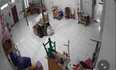 DIJUAL CEPAT Rumah/pabrik konveksi 2 lt di jl Pejagalan 5, Jktbar