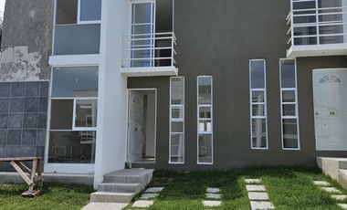 Casa en condominio con alberca, en venta, en Emiliano Zapata, Morelos