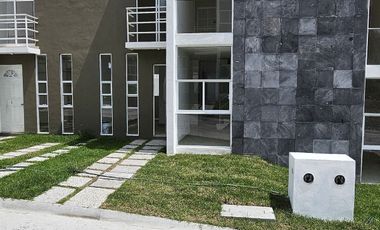 Casa con roof top en venta, en condominio con alberca, en Emiliano Zapata, Mor.