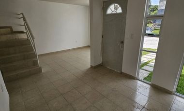 Casa con roof top en venta, en condominio con alberca, en Emiliano Zapata, Mor.