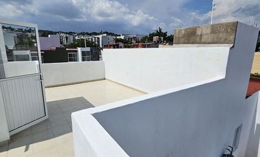 Casa con roof top en venta, en condominio con alberca, en Emiliano Zapata, Mor.
