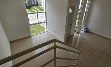 Casa con roof top en venta, en condominio con alberca, en Emiliano Zapata, Mor.