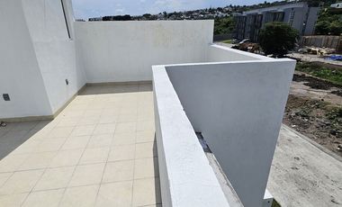 Casa con roof top en venta, en condominio con alberca, en Emiliano Zapata, Mor.