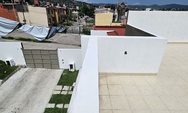 Casa con roof top en venta, en condominio con alberca, en Emiliano Zapata, Mor.