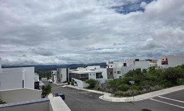 CASA EN VENTA EN ZIBATA, DE UN NIVEL MAS SOTANO CONDOMINIO CARDON