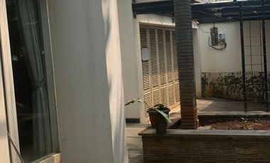 DISEWA RUMAH  MINIMALIST HOUSE LOKASI PREMIUM HANG LEKIU KEBAYORAN BAR