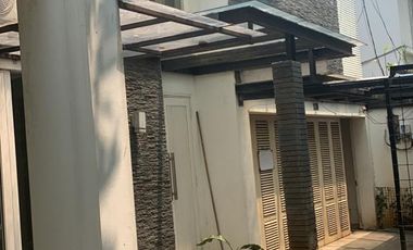 DISEWA RUMAH  MINIMALIST HOUSE LOKASI PREMIUM HANG LEKIU KEBAYORAN BAR