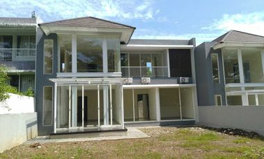 Villa di Taman Dayu, Pandaan, Jawa Timur dengan Golf View terbaik.