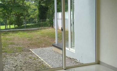 Villa di Taman Dayu, Pandaan, Jawa Timur dengan Golf View terbaik.