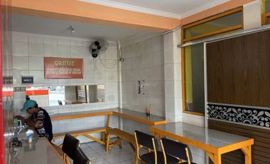 Rumah 3 Lantai Sekaligus Usaha di Pertigaan Jalan Raya Besar Ramai