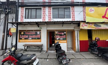 Rumah 3 Lantai Sekaligus Usaha di Pertigaan Jalan Raya Besar Ramai