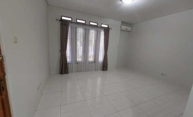 DISEWA RUMAH AREA PAKUBUWONO JL. DEMPO KEBAYORAN BARU JAKARTA SELATAN