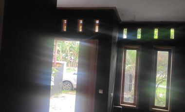 Rumah Pinggir Jalan Raya Dekat PLTU Labuan