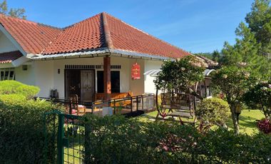 Villa cantik 4 kamar di kota bunga cipanas dekat kolam renang