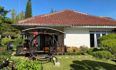 Villa cantik 4 kamar di kota bunga cipanas dekat kolam renang