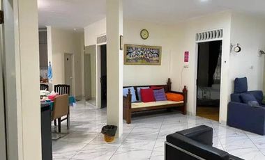 Villa cantik 4 kamar di kota bunga cipanas dekat kolam renang