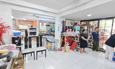 Rumah Sunter Paradise 2 Parkir Luas Hadap Taman OL Shop