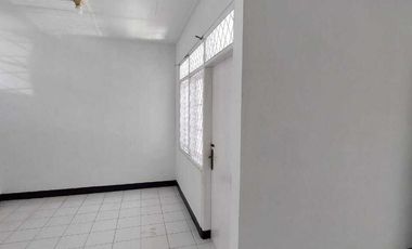 DISEWAKAN RUMAH SIAP HUNI COCOK BUAT KANTOR  ARCAMANIK BANDUNG