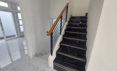 Di Sewakan Rumah Nyaman Di Delatinos Pusat Kota BSD