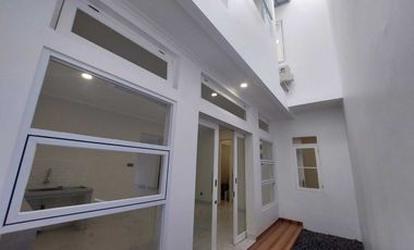 Dijual Rumah Mewah Full Furnished Siap Huni di Delatinos BSD