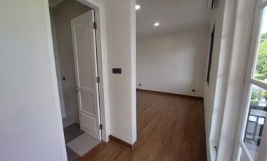 Disewakan Rumah Full Furnished Murah lokasi Strategis di Delatinos BSD