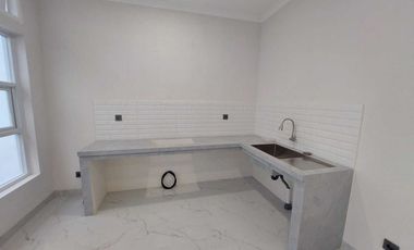 Disewakan Rumah Full Furnished Murah lokasi Strategis di Delatinos BSD