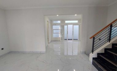 Disewakan Rumah Full Furnished Murah lokasi Strategis di Delatinos BSD