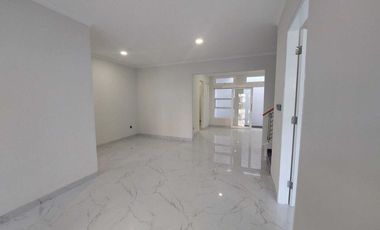 Disewakan Rumah Full Furnished Murah lokasi Strategis di Delatinos BSD