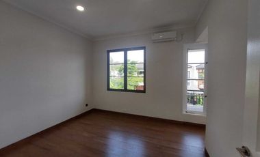 Disewakan Rumah Full Furnished Murah lokasi Strategis di Delatinos BSD